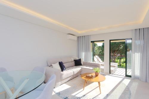 Birdie Bliss Apartment - CleverDetails - Sleeps 4 Adults and 1 Child