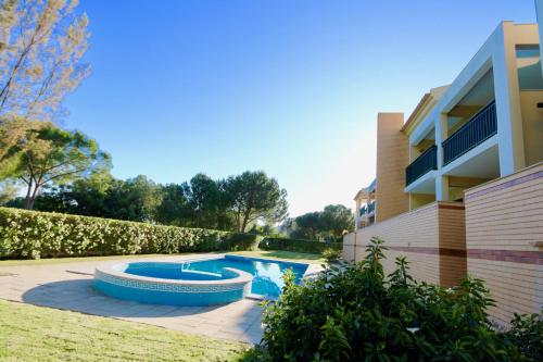 Birdie Bliss Apartment - CleverDetails - Sleeps 4 Adults and 1 Child
