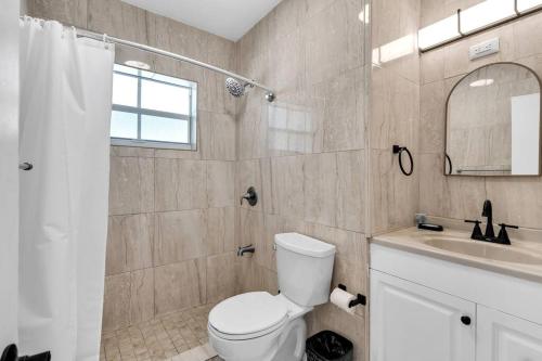 a bathroom with a toilet and a sink and a shower at Holiday Home 4 Bedrooms with Private Pool near HardRock Casino in Hollywood