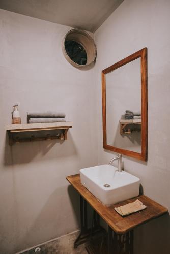 a bathroom with a white sink and a mirror at Thoai Mai House Phan Thiết in Ấp Bình Hưng