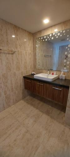 O baie la Grand Avenue Pattaya, Luxury condo, 50sqm, pool view