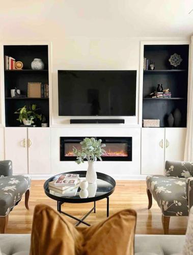 a living room with a fireplace and a tv at Vine City Home - Duplex - 3 Mins From GWCC & Mercedes- Benz Stadium in Atlanta