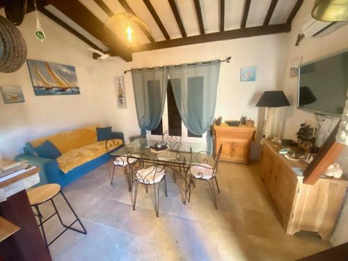 Galeriebild der Unterkunft Très bel appartement les pieds dans l’eau in Appietto