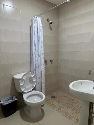 Et badeværelse på Alojamiento privado con seguridad 3