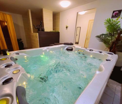 a large bath tub in a bathroom at Aparthotel Des 2 Caps in Ambleteuse