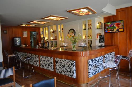 The lounge or bar area at Aguada Hotel