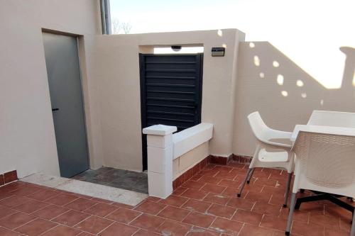 a room with a staircase and a table and chairs at Apartamento entero en la montaña in El Pont de Vilomara