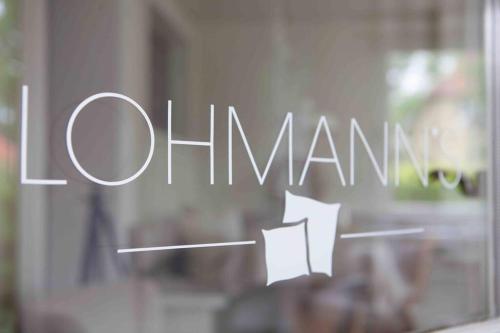 a glass window with the wordarma written on it at Lohmann's Ferienwohnung in Garstedt