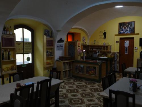 El salón o zona de bar de PrimaByt