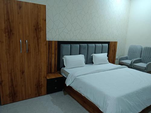 Katil atau katil-katil dalam bilik di Hare Krishna Ambiance vbn
