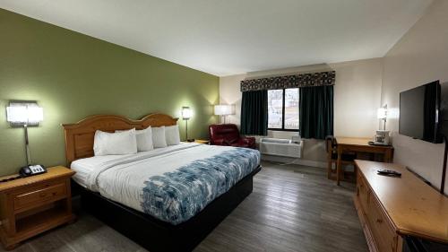 Ένα ή περισσότερα κρεβάτια σε δωμάτιο στο Regency Inn and Suites