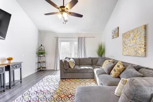 a living room with a couch and a ceiling fan at Cheerful 3 bedroom house with patio in Auburn