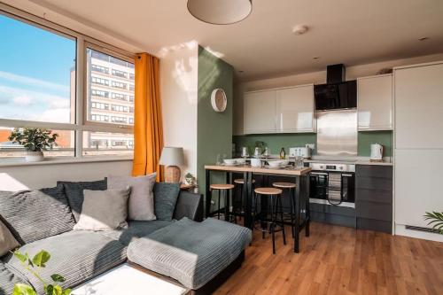a living room with a couch and a kitchen at Newley Decorated Central Maidstone Flat, Sleeps 4 in Maidstone