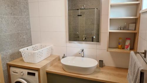 a bathroom with a sink and a washing machine at The Father's House in Bol