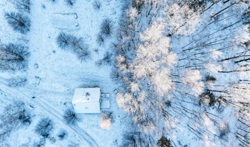 an aerial view of a white house in the snow at Wysoka Trawa Gruszków in Kowary
