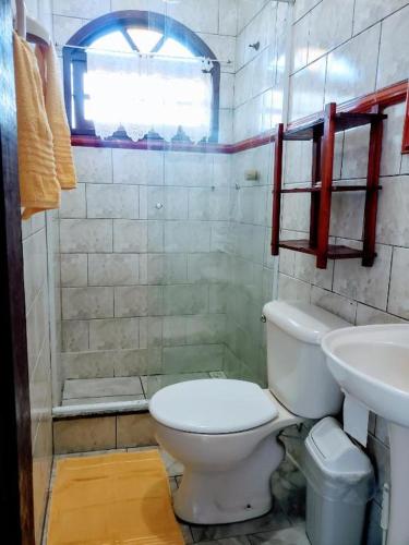 Bilik mandi di Pousada Recanto Das Emerências