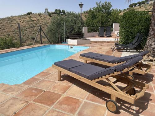 Πισίνα στο ή κοντά στο Holiday Home in Almogía with Mountain Views