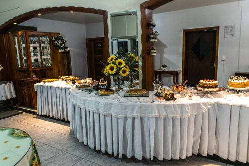 a table with food and flowers on top of it at HOTEL TAIÓ in Taió