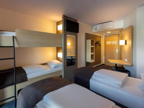 Postel nebo postele na pokoji v ubytování B&B HOTEL Bad Hersfeld
