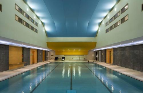 Πισίνα στο ή κοντά στο The Apartments @ Quidhampton Mill