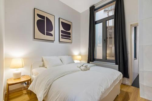 Katil atau katil-katil dalam bilik di Bright Flat near City Center 24hr Parking