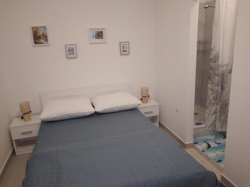 Apartment Zlatko , ten steps to the sea