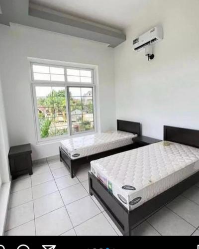 Ένα ή περισσότερα κρεβάτια σε δωμάτιο στο Waikiki Villas