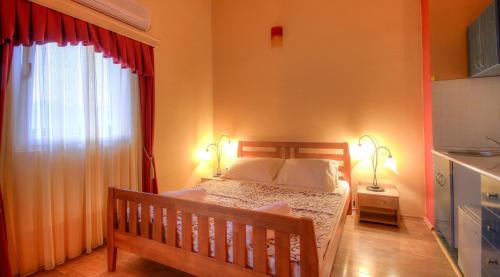 Un pat sau paturi într-o cameră la Apart hotel Samardzic