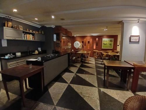 a restaurant with a checkered floor and tables and chairs at Saint Martin By Escala Imóveis in Fortaleza