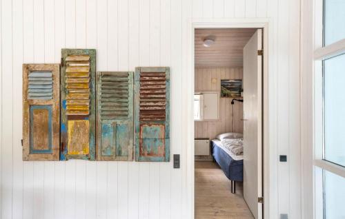 Vester Sømarkenにある4 Bedroom Cozy Home In Nexの壁画の部屋