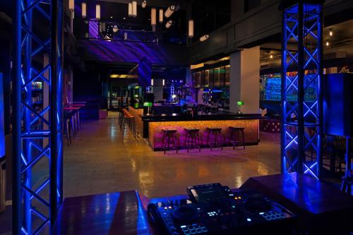 Galería fotográfica de Moxy Houston Downtown en Houston