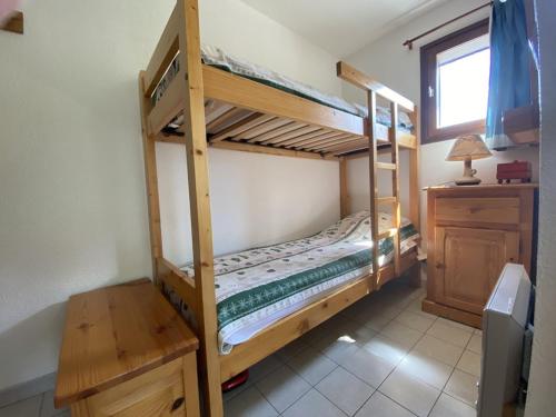 a bedroom with two bunk beds and a desk at Studio Crest-Voland, 1 pièce, 4 personnes - FR-1-733-153 in Crest-Voland