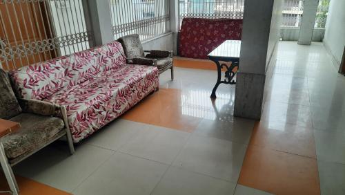 a living room with a couch and a table at Hotel Prithviraj in Ajmer