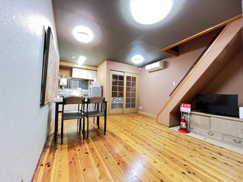 Una cocina o zona de cocina en 最大８人様まで宿泊可能な１棟貸しです！近鉄八尾駅から徒歩３分！