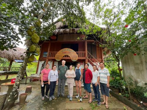 a group of people standing in front of a house at Homstay Hưng Yên - Long Cốc 