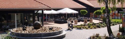 a fountain in the middle of a courtyard at Blissful in Hoenderloo
