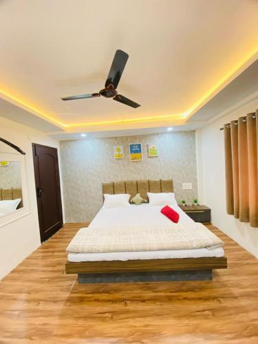 Katil atau katil-katil dalam bilik di Hotel StayMore Premium Rooms and AC dorms