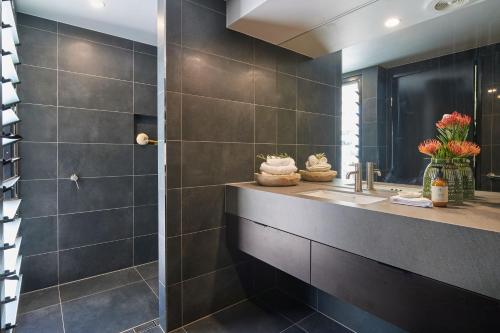 a bathroom with a sink and a mirror at Olio Bello Lakeside Glamping in Cowaramup