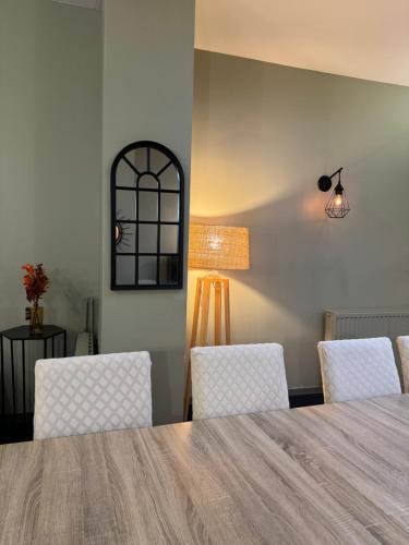 a dining room with a table and two chairs at Logement de Ville 4 chambres proche de Lille in Tourcoing