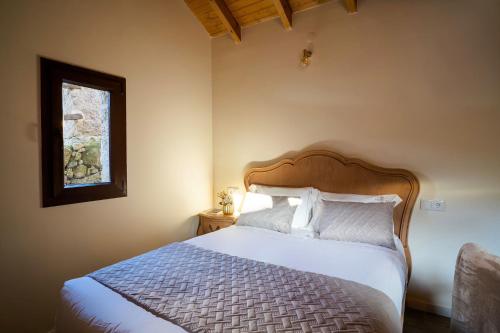 Tempat tidur dalam kamar di Casas da Assureira