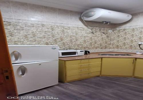 Dapur atau dapur kecil di الارتقاء الفاخرة للشقق المخدومة