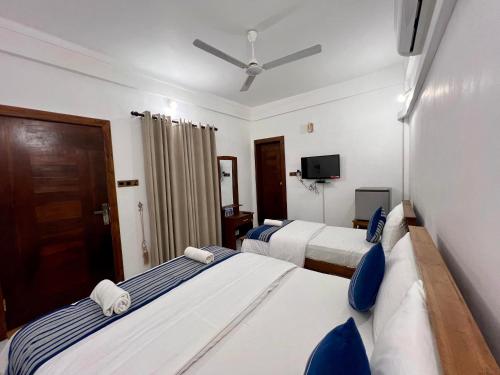 Jaffna Innにあるベッド