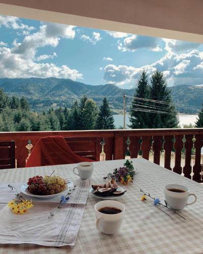 a table with two plates of food on top of a balcony at CASA ENCIAN in Colibiţa