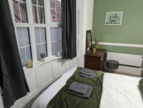 a bedroom with a bed with two towels on it at River's Edge in Stratford-upon-Avon
