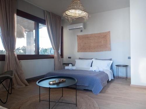 Katil atau katil-katil dalam bilik di Seaview Apartment - Poros Relaxing Beachfront Flat