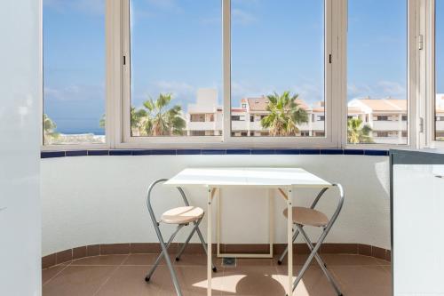 Los Cristianos 2 bedroom quiet complex 200 meters from the ocean