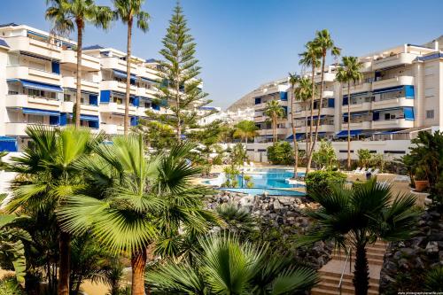 Los Cristianos 2 bedroom quiet complex 200 meters from the ocean