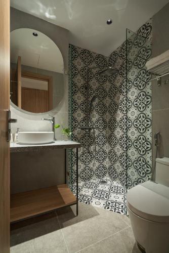a bathroom with a toilet and a sink and a mirror at Hotel Ocean Homes in Gia Lâm Pho