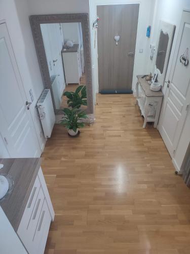 a hallway with a bathroom with a sink and a mirror at A 10 mins d'aéroport d'ORLY logement lumineux chaleureux in Athis-Mons