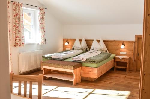 Voodi või voodid majutusasutuse Bauernhof Krahlehenhof toas